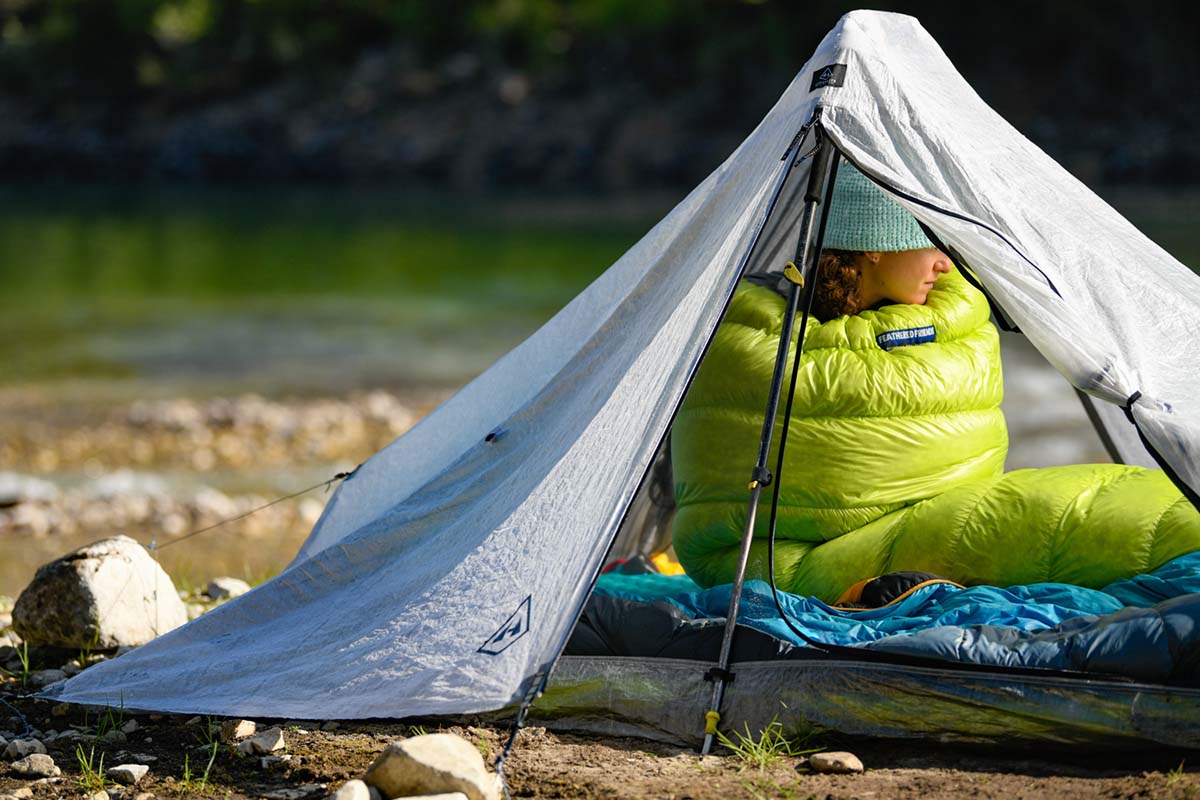 Backpacking tent (sitting in trekking pole-supported shelter)